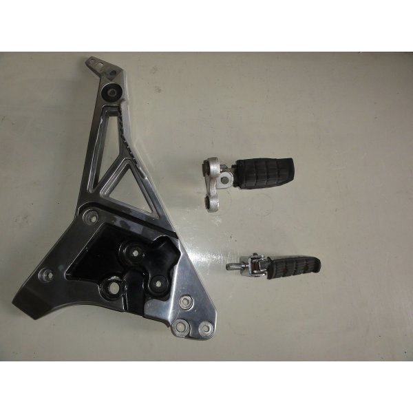 Yamaha FJ 1100 BJ: 84 Footrest plate left + footrests