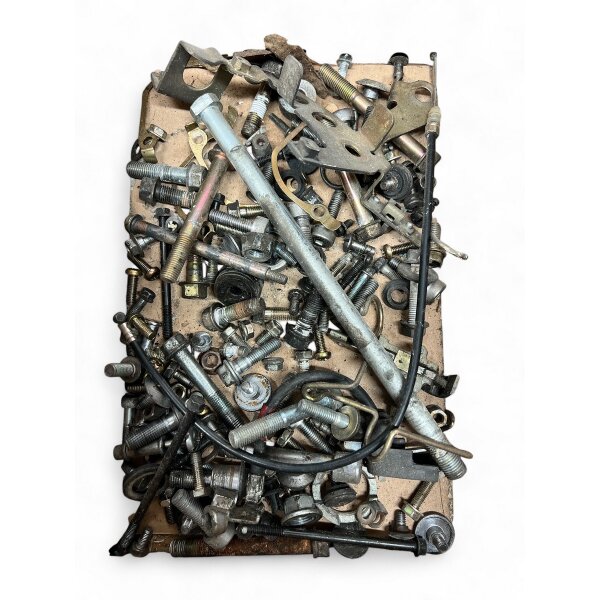 Diverse Schrauben  vom Rahmen  Honda VFR 750 F RC 36