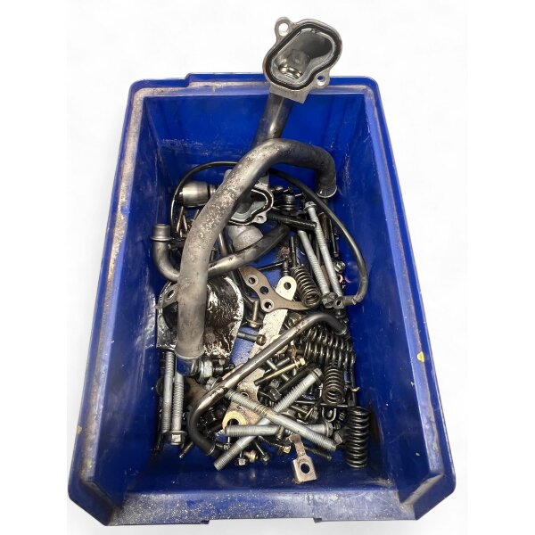 Diverse Teile + Schrauben (vom Motor) Honda VFR 750 F RC 36