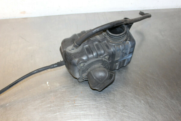 Suzuki VX 800 Luftfilterkasten hinten