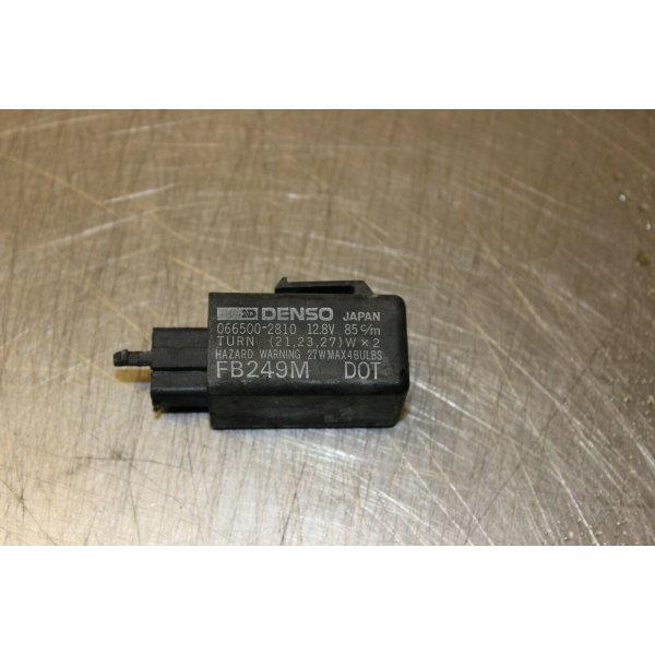 Yamaha TDM 850 3VD Turn signal relay C3/4